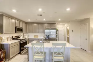 Photo #5: 2724260 Listing 