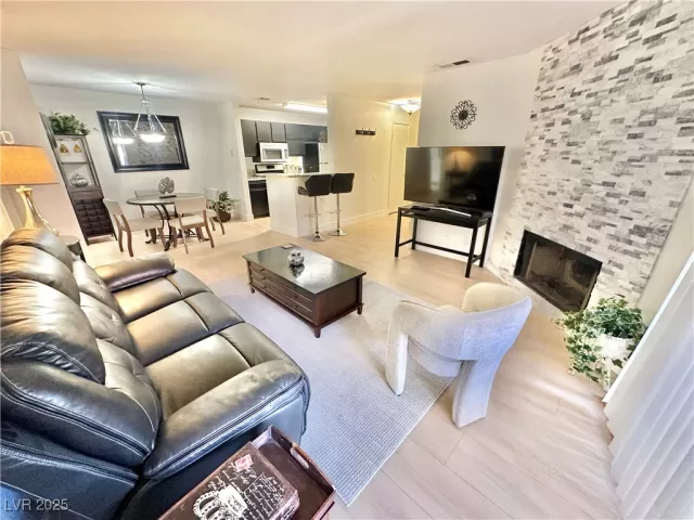 MLS: 2724261 Condo For Sale