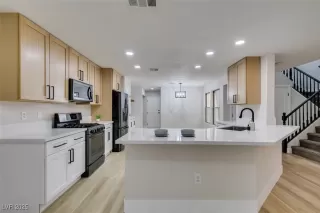 Photo #1: 2724267 Listing