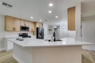 Photo #4: 2724267 Listing