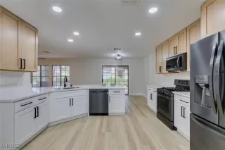 Photo #5: 2724267 Listing