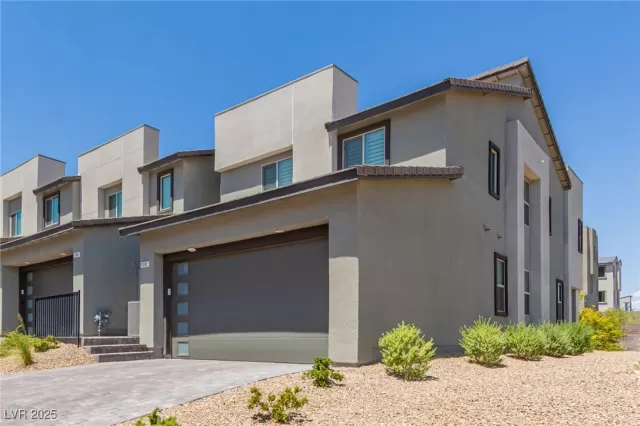 MLS: 2724291 Condo For Sale