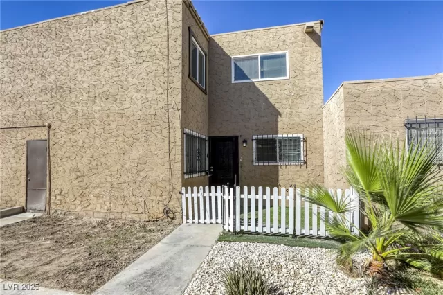 MLS: 2724336 Condo For Sale