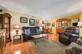 Photo #3: 2724423 Listing