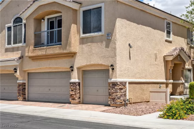 MLS: 2724433 Condo For Sale