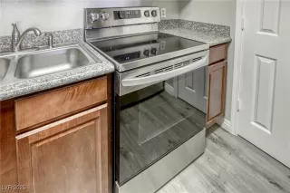 Photo #5: 2724476 Listing