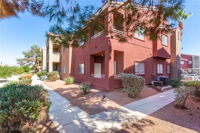 MLS: 2724499 Condo For Sale