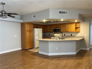 Photo #4: 2724536 Listing 