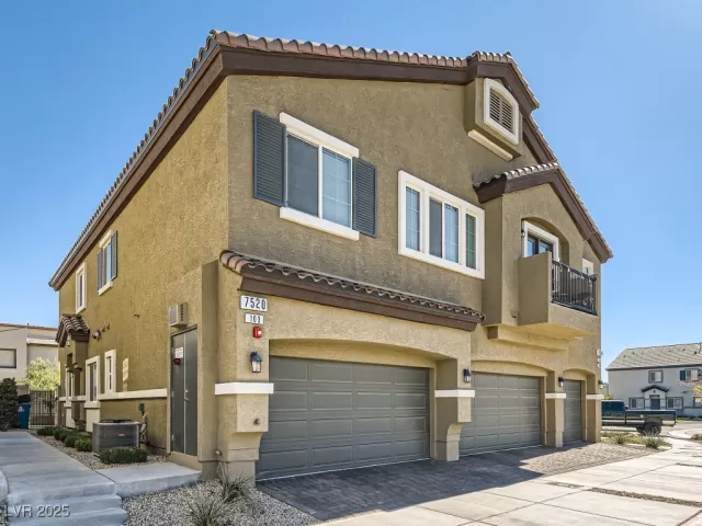 MLS: 2724634 Condo For Sale