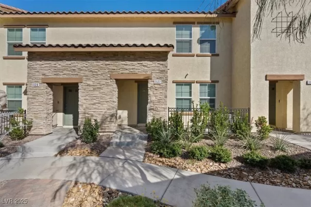 MLS: 2724659 Condo For Sale