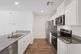 Photo #2: 2724659 Listing 