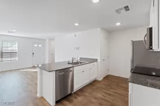 Photo #4: 2724659 Listing 