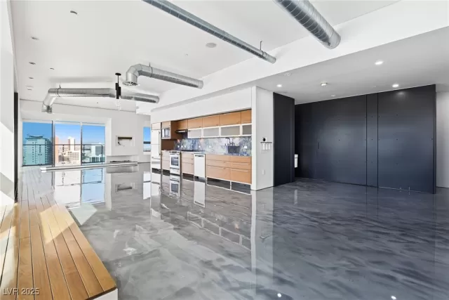 MLS: 2724694 Condo For Sale