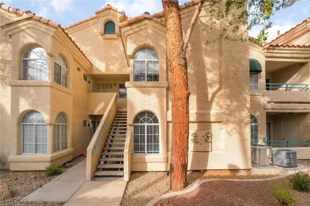 MLS: 2724709 Condo For Sale