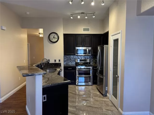 MLS: 2724728 Condo For Sale