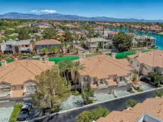 Photo #1: 2724757 Listing