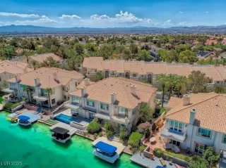 Photo #3: 2724757 Listing