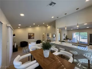 Photo #3: 2724760 Listing