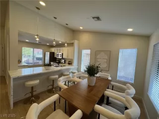 Photo #4: 2724760 Listing