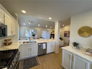 Photo #5: 2724760 Listing