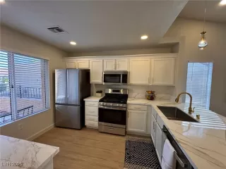 Photo #6: 2724760 Listing