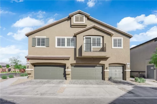 MLS: 2724761 Condo For Sale