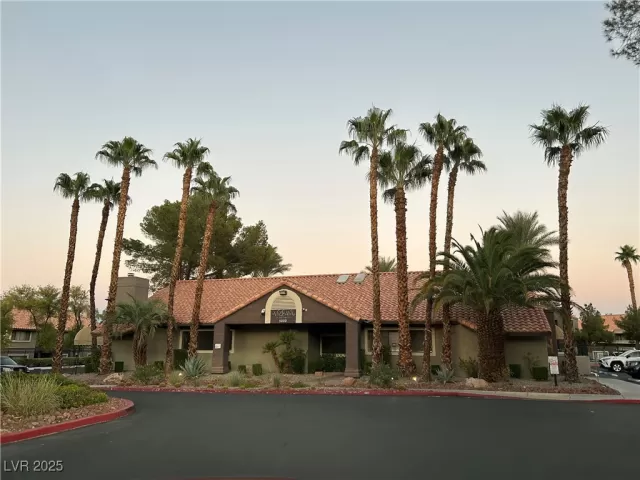 MLS: 2724796 Condo For Sale