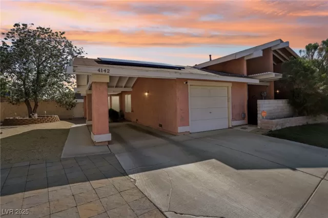 MLS: 2724798 Condo For Sale