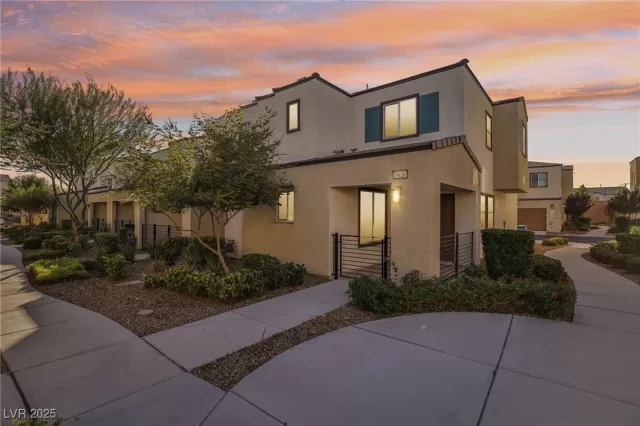 MLS: 2724806 Condo For Sale