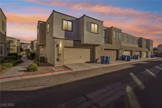 Photo #1: 2724806 Listing 