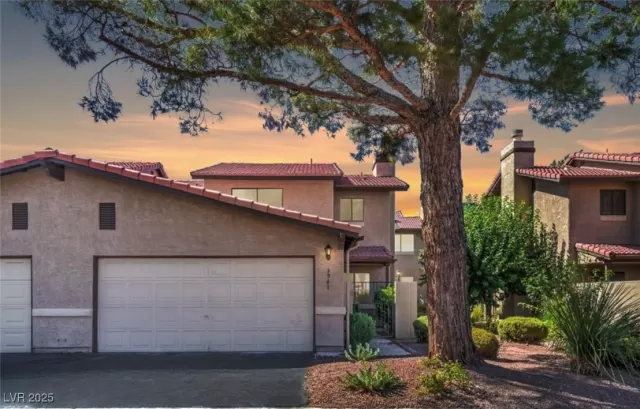 MLS: 2724844 Condo For Sale