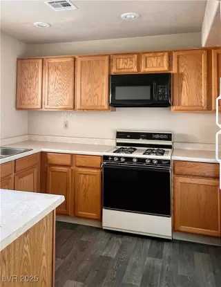 Photo #2: 2724868 Listing