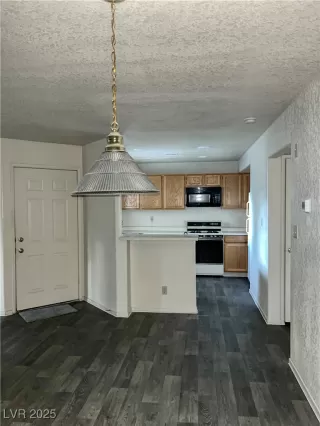 Photo #6: 2724868 Listing