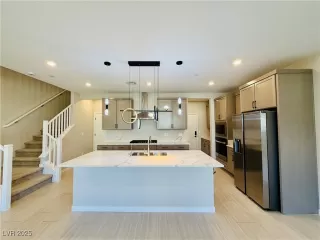 Photo #5: 2724874 Listing 