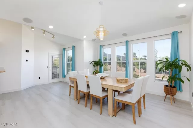 MLS: 2724875 Condo For Sale