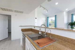 Photo #5: 2724875 Listing 