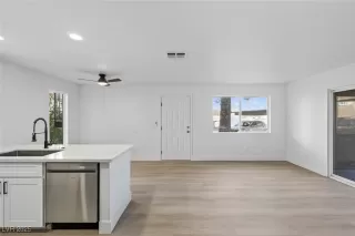 Photo #1: 2724897 Listing 