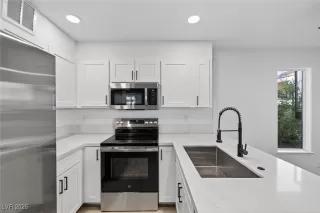 Photo #5: 2724897 Listing 