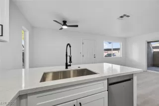 Photo #6: 2724897 Listing 