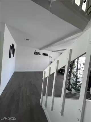 Photo #6: 2724905 Listing