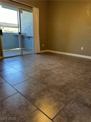 Photo #6: 2724907 Listing