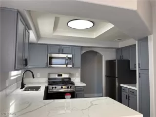 Photo #4: 2724911 Listing 