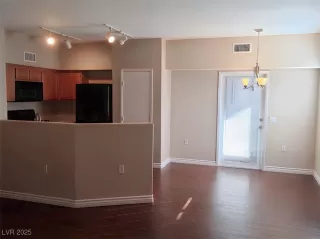 Photo #4: 2724959 Listing