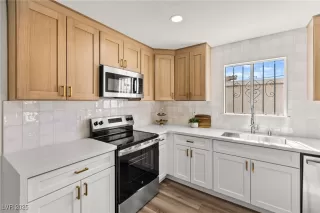 Photo #6: 2724988 Listing