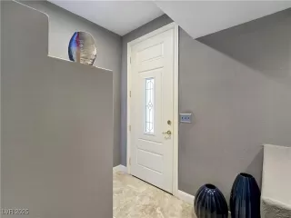 Photo #4: 2724991 Listing