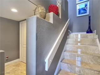 Photo #5: 2724991 Listing