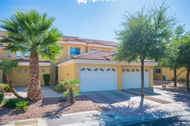 MLS: 2725026 Condo For Sale