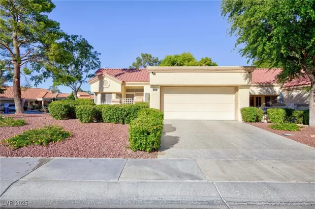 MLS: 2725035 Condo For Sale