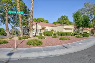 Photo #1: 2725035 Listing