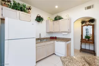 Photo #3: 2725068 Listing 